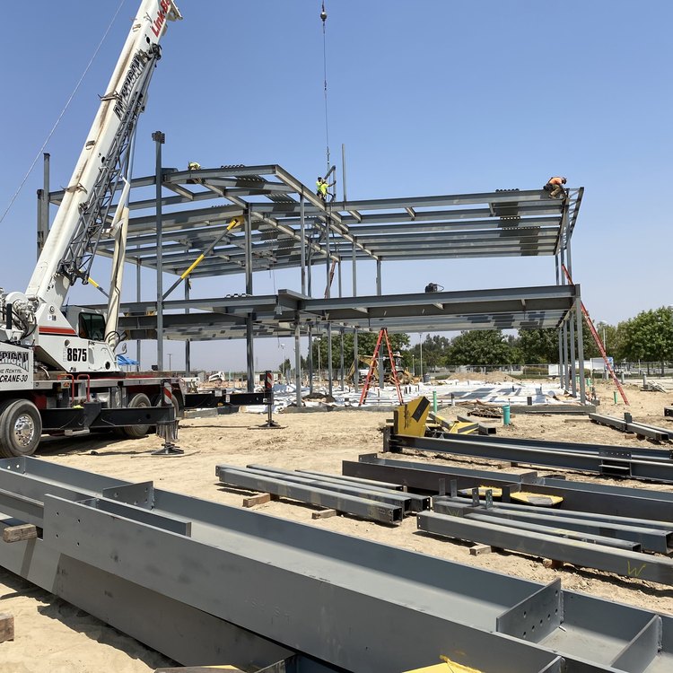 Steel beam erection crane