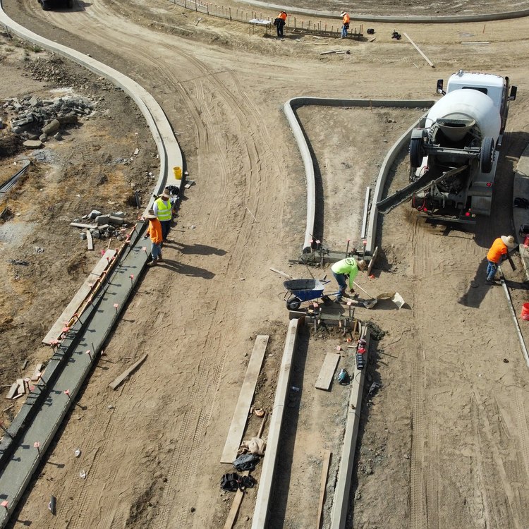 Concrete curb pour